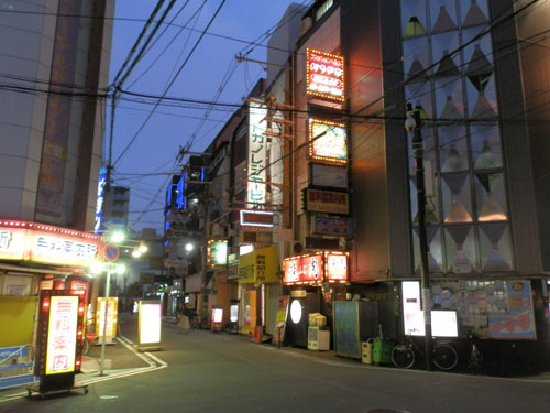 梅田の有名な風俗街の兎我野町では稼げる風俗求人がたくさんあります。