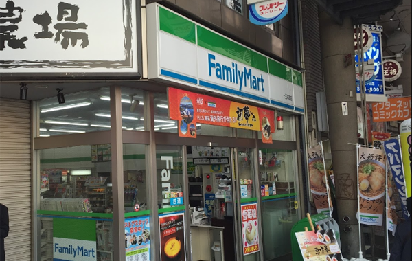 ファミリーマート・十三本町店